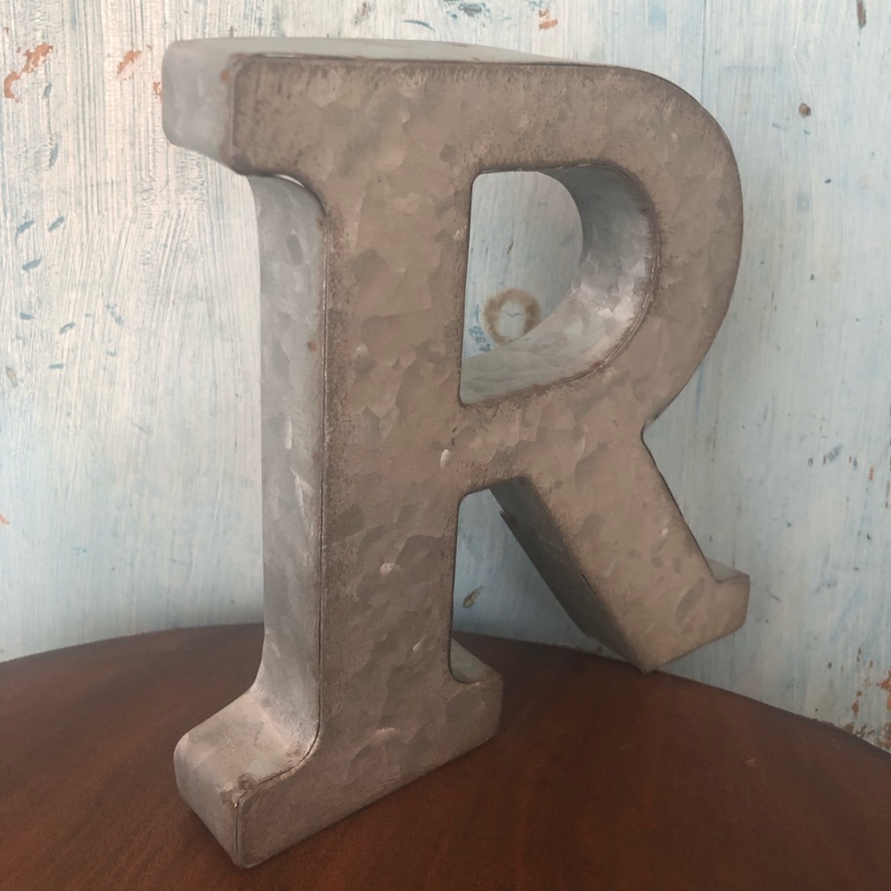 Bundle of two “R’s” - one rustic metal and the other from Spain & very colorful - Picture 4 of 13